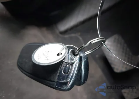 2010 Audi A5 2.0T Premium z USA, uszkodzony, nr VIN WAULFAFH5AN011141